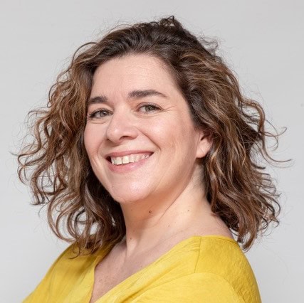 Elena Mendoza de la Fuente, Experta asociada