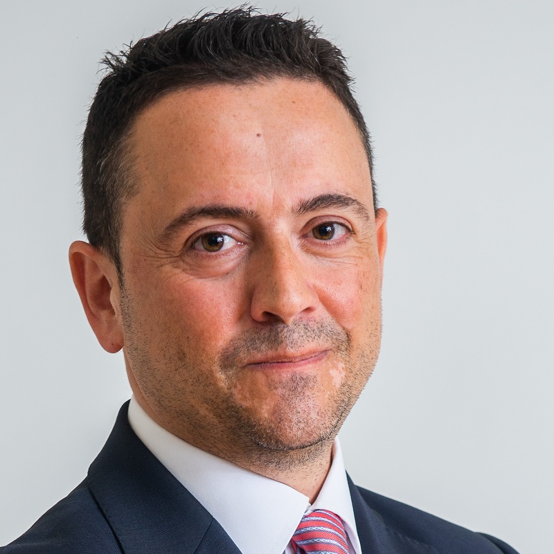 Roberto Escudero Salamanca, Experto asociado