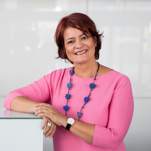 Virginia Cabrera Nocito, Experta asociada